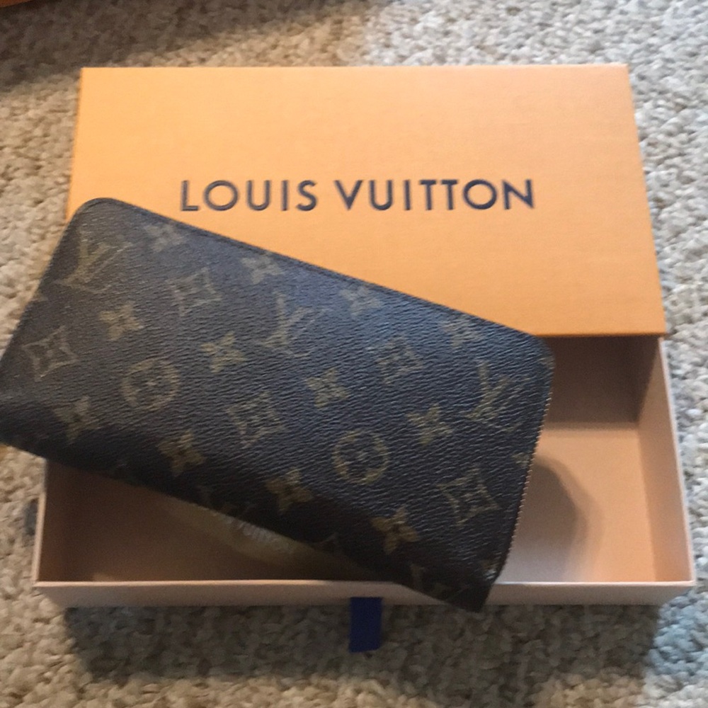 Louis Vuitton Zippy Wallet EUC